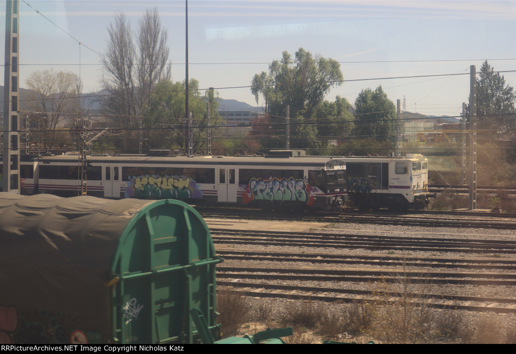 RENFE 289-104-2 & RENFE 440-239C